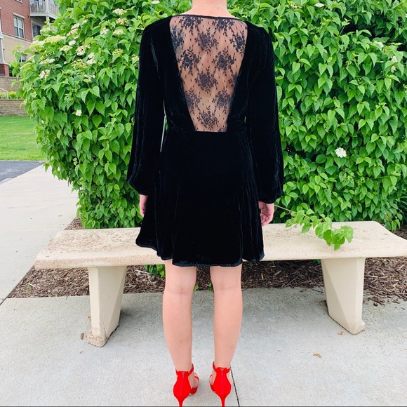 Line & Dot Velvet Long Sleeve Dress - Picture 4 of 5